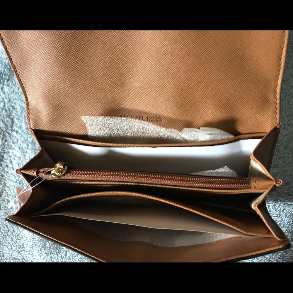 MK SATCHEL - Picture 3 of 3